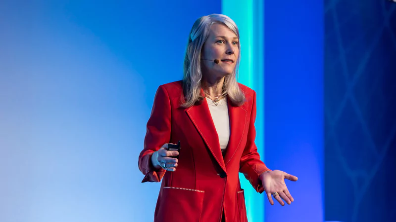 Gartner expert speaking on stage in session