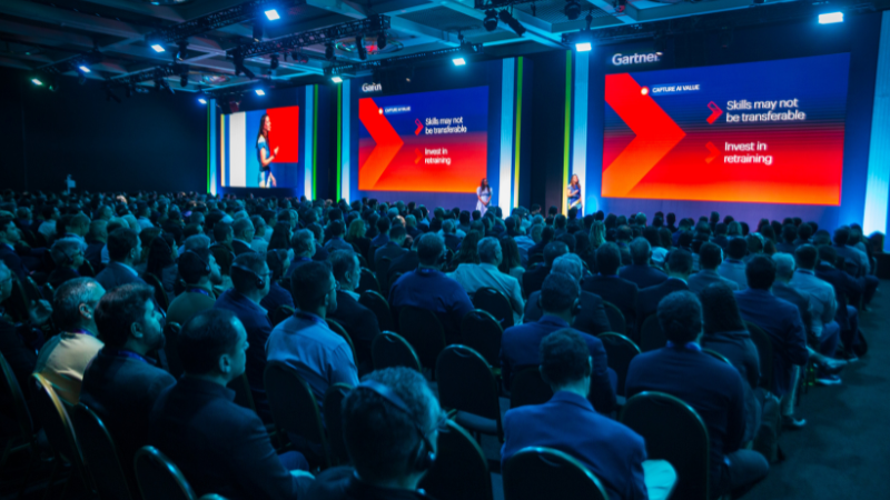 Audiência assistindo uma sessão da Conferência Gartner CIO & IT Executive, em São Paulo.