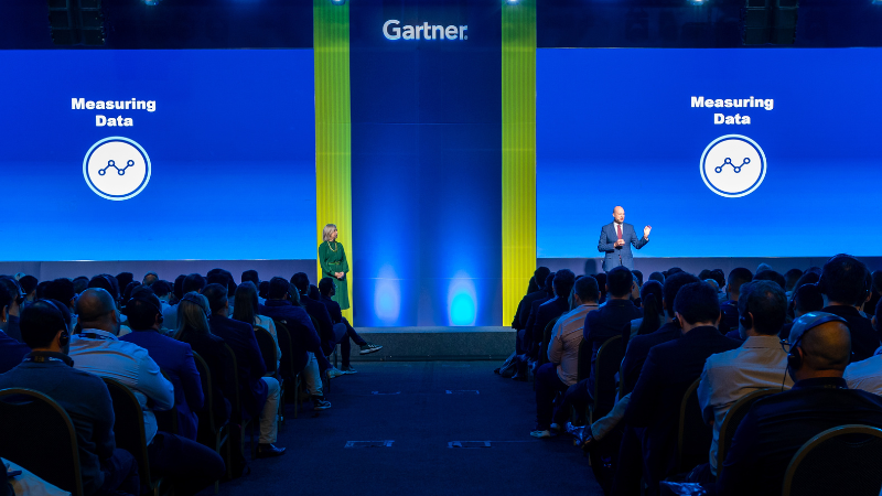 Participantes em time na Conferência Gartner Data & Analytics.