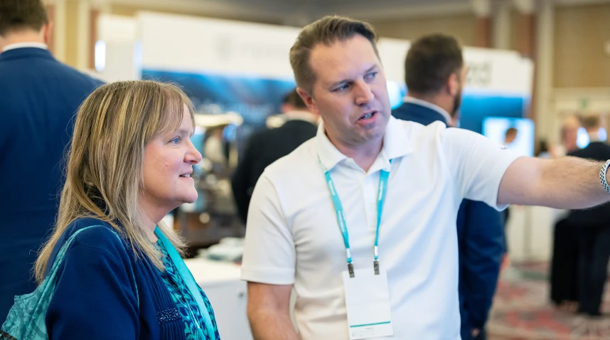 Networking com Expositores na Conferência Gartner Segurança & Gestão de Risco em São Paulo.