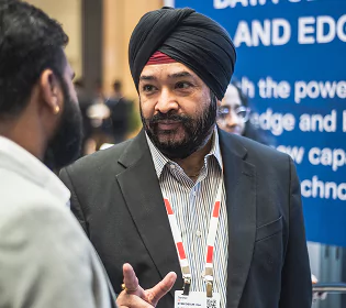 People speaking to each other at Gartner IO