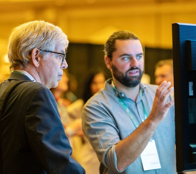 Attendees meeting with technology providers at Gartner IT Symposium/Xpo™ on the Gold Coast of Australia