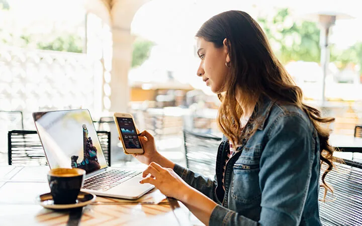 Speaker presenting at Gartner conference, emphasizing data-driven research and expert insights.