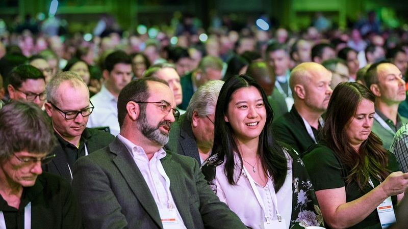 Executivos assistindo uma sessão na Conferência Gartner Segurança e Gestão de Risco em São Paulo.