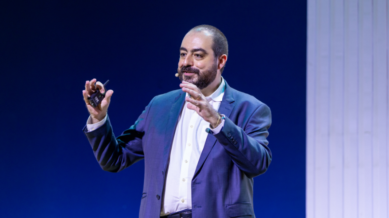 Speaker presenting at Gartner conference, emphasizing data-driven research and expert insights.