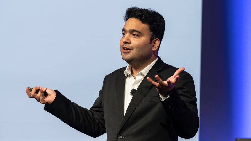 Speaker presenting at Gartner conference, emphasizing data-driven research and expert insights.