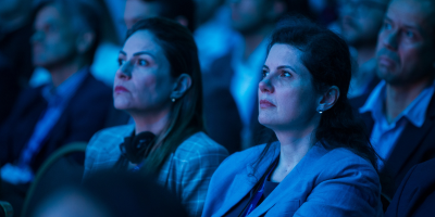 O público assiste a uma apresentação sentado nas cadeiras da Conferência Gartner CIO & IT Executive em São Paulo.