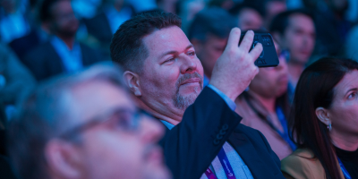 Audience watches a presentation from the seats at Gartner CIO & IT Executive Conference in São Paulo.
