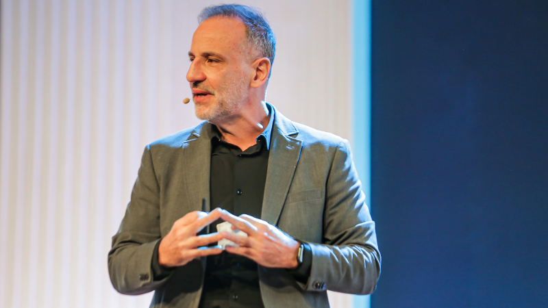 Chairman presenting a session at Gartner CIO & IT Executive in Sao Paulo.