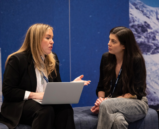Expert presenting in a one on one session