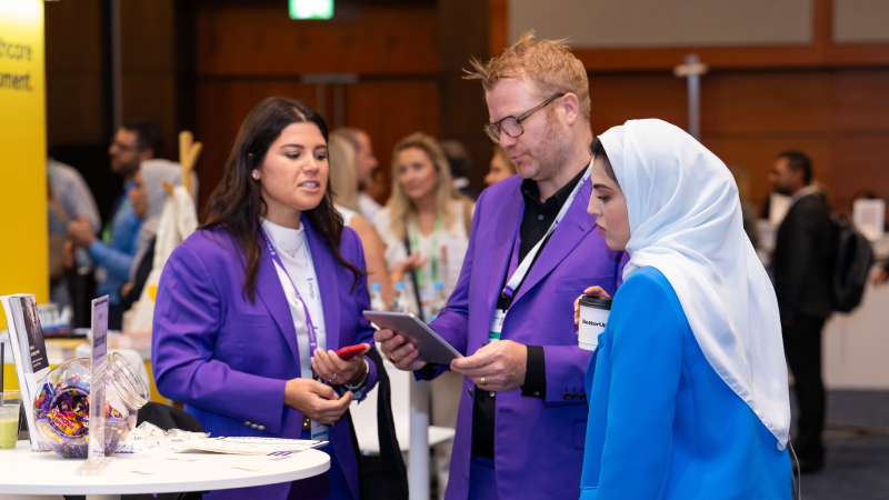 #GartnerAPPS Attendees engage with vendors in their live product demos