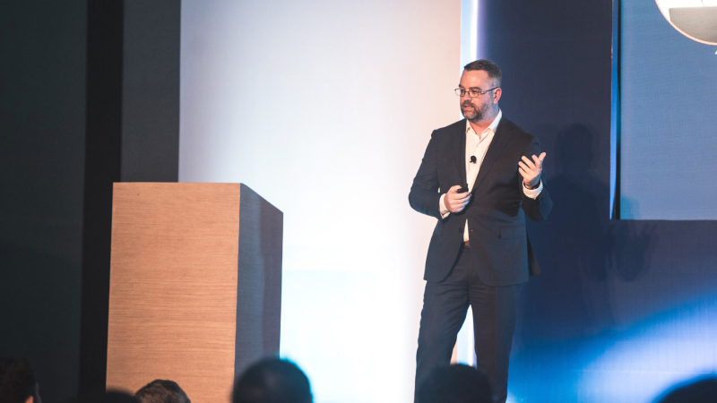 Especialista apresentando uma sessão Conferência Gartner Segurança & Gestão de Risco em São Paulo.