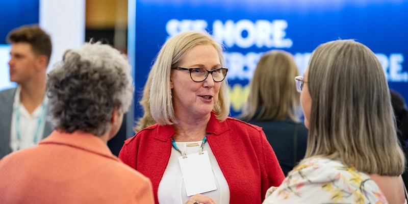 Attendee speaking with technology solution providers at Gartner CIO Leadership Forum in Sydney
