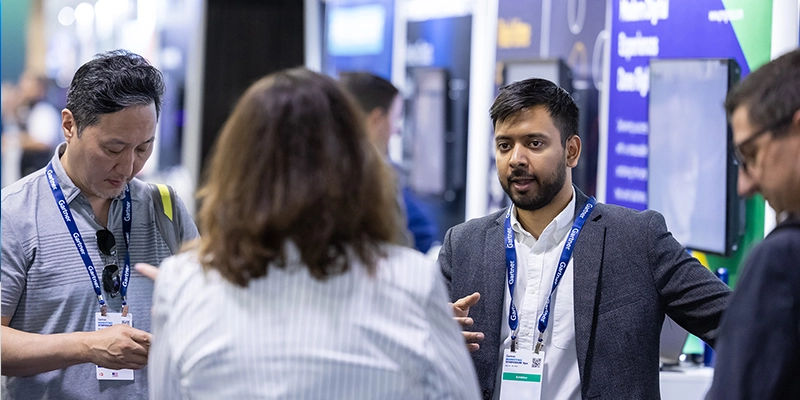 Attendee speaking with technology solution providers at Gartner CIO Leadership Forum in Sydney