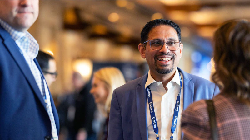 Audience members networking and conversing at Gartner Product Leadership Conference
