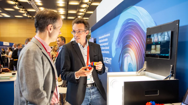 Attendee speaking with technology solution providers at Gartner IT Symposium/Xpo on the Gold Coast