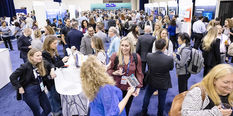 Supply chain leaders networkign on the solution floor 