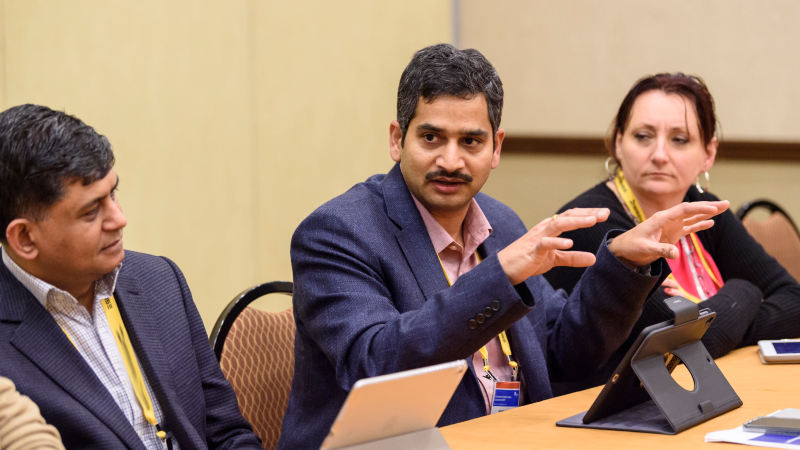 Speaker in an interactive session speaking to the room in a meaningful supply chain conversation